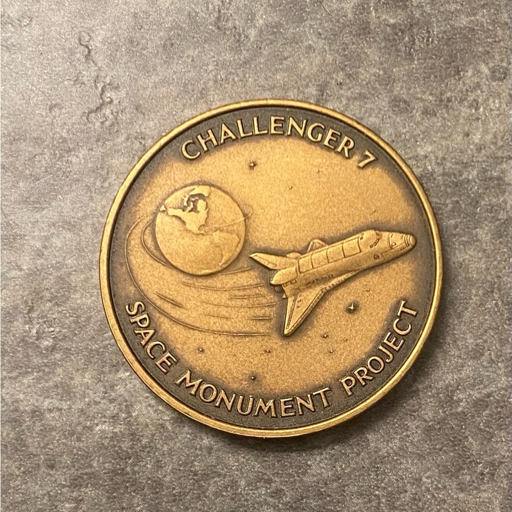 1986 commemorative Challenger coin